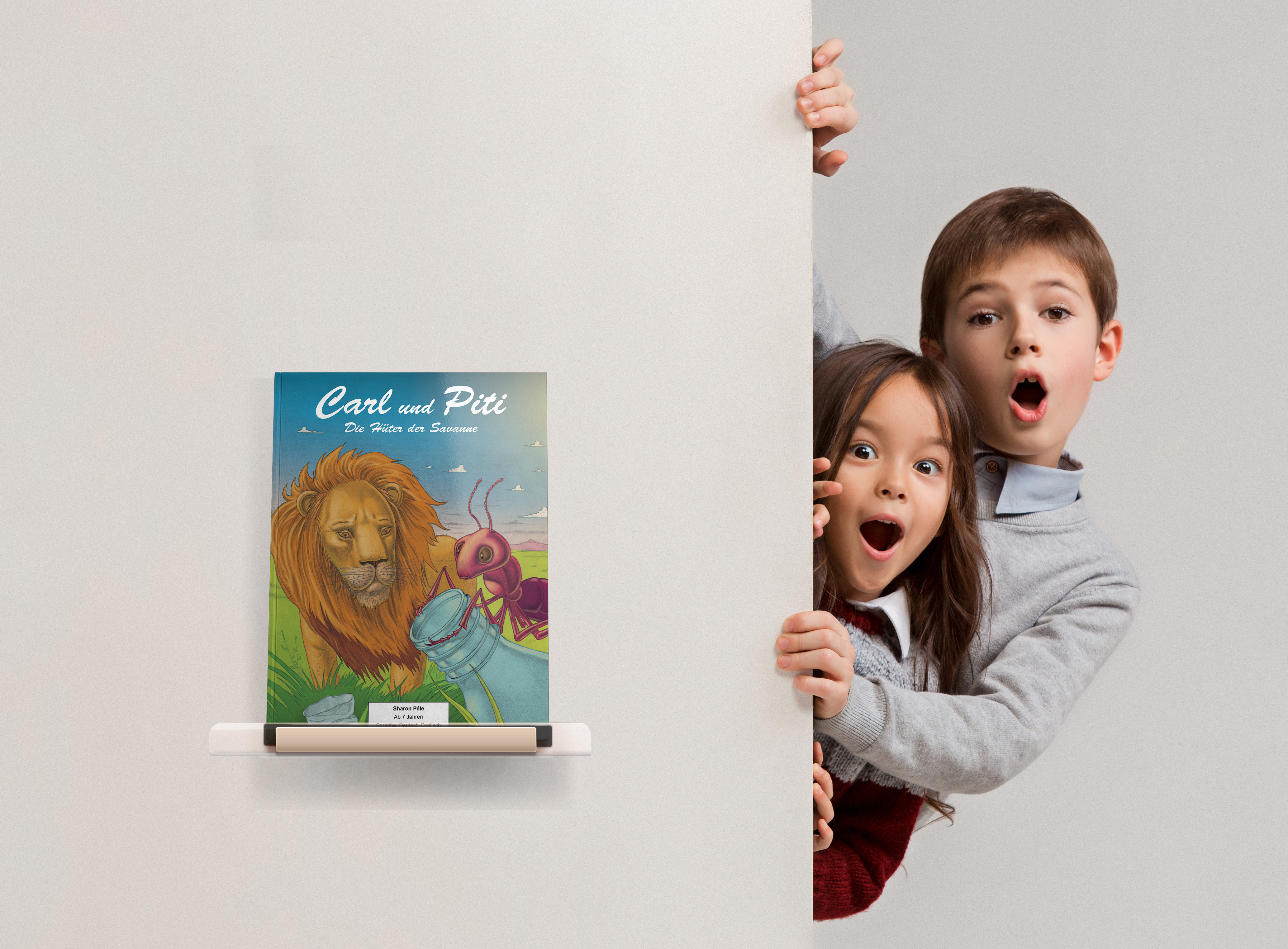 Carl und Piti banner with a surprised children peeking at the edge